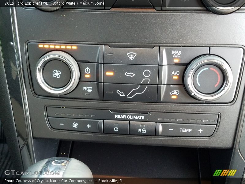 Oxford White / Medium Stone 2019 Ford Explorer FWD