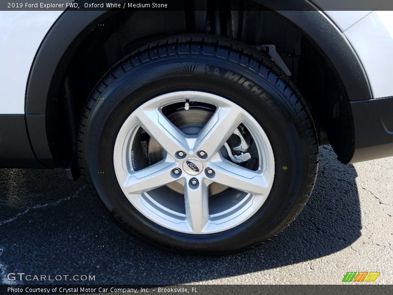 Oxford White / Medium Stone 2019 Ford Explorer FWD