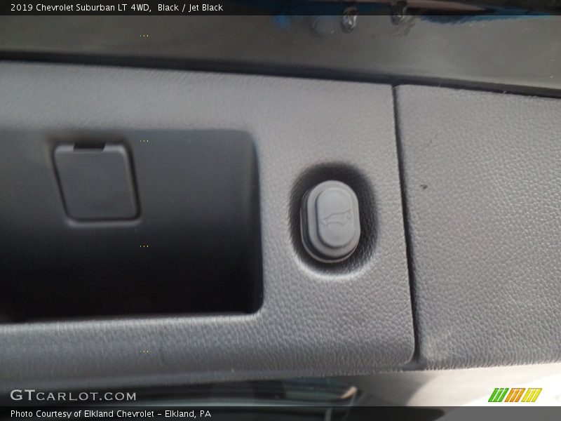 Black / Jet Black 2019 Chevrolet Suburban LT 4WD