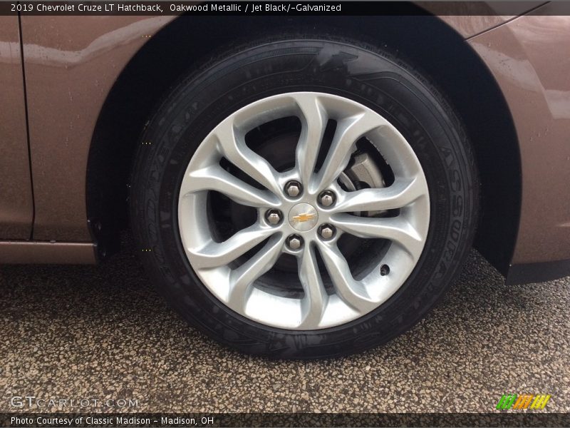Oakwood Metallic / Jet Black/­Galvanized 2019 Chevrolet Cruze LT Hatchback
