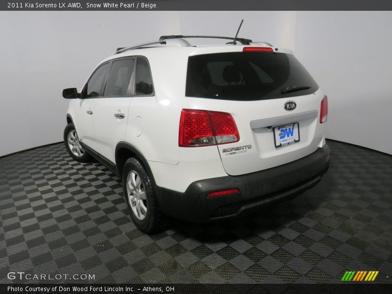 Snow White Pearl / Beige 2011 Kia Sorento LX AWD