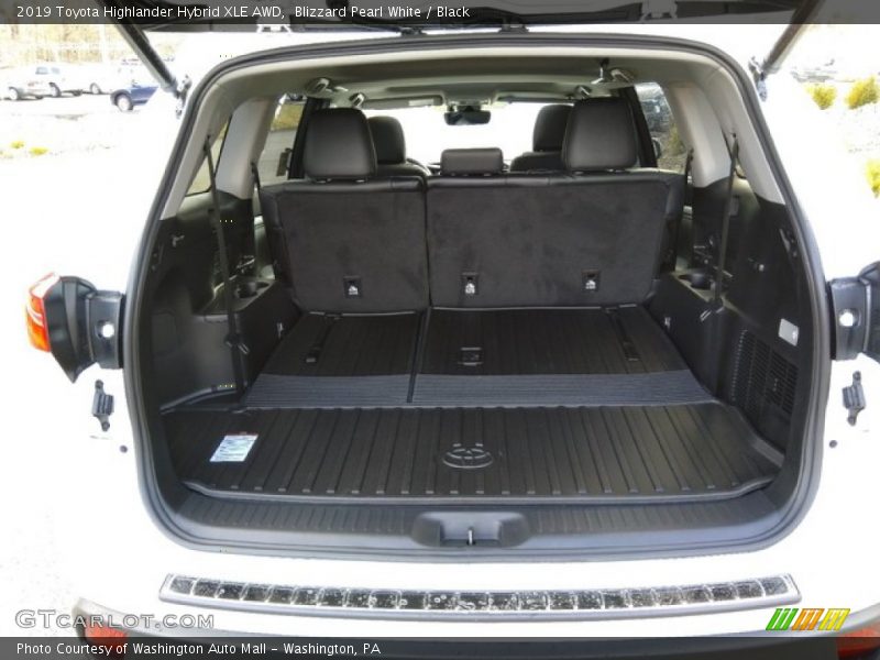  2019 Highlander Hybrid XLE AWD Trunk