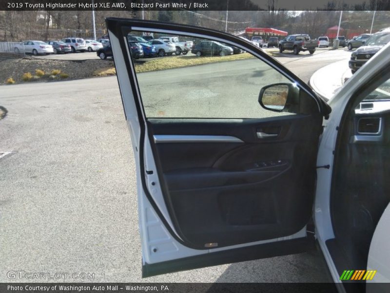 Blizzard Pearl White / Black 2019 Toyota Highlander Hybrid XLE AWD