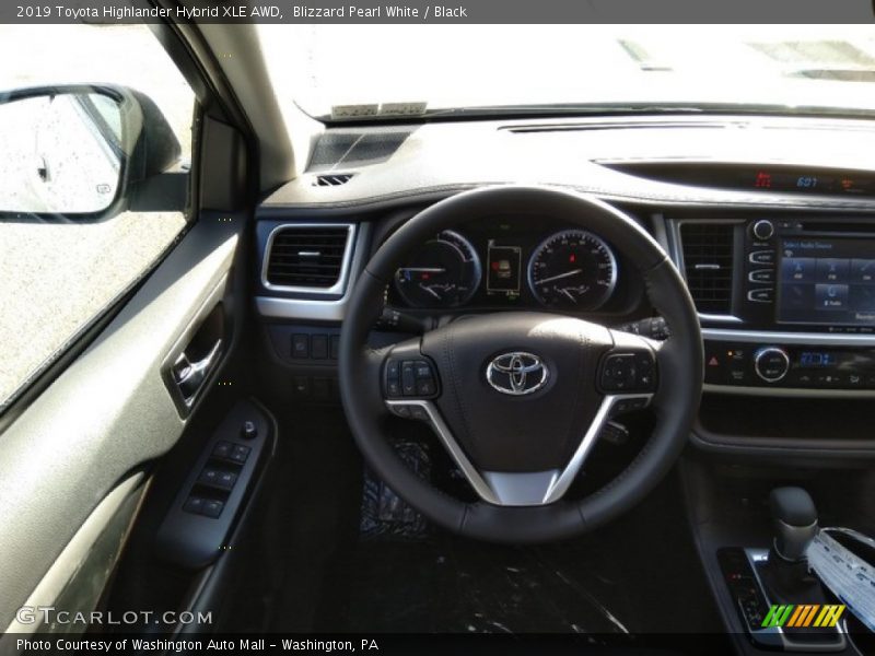 Blizzard Pearl White / Black 2019 Toyota Highlander Hybrid XLE AWD