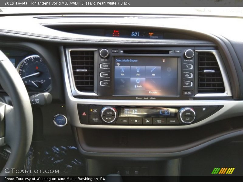 Blizzard Pearl White / Black 2019 Toyota Highlander Hybrid XLE AWD