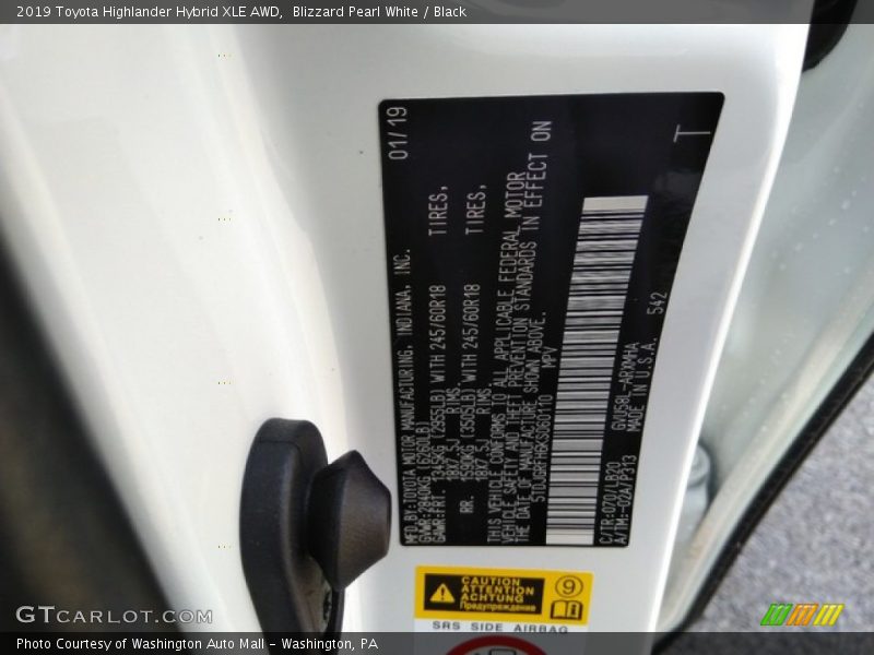 Blizzard Pearl White / Black 2019 Toyota Highlander Hybrid XLE AWD
