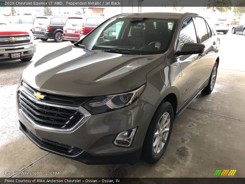 Pepperdust Metallic / Jet Black 2019 Chevrolet Equinox LT AWD