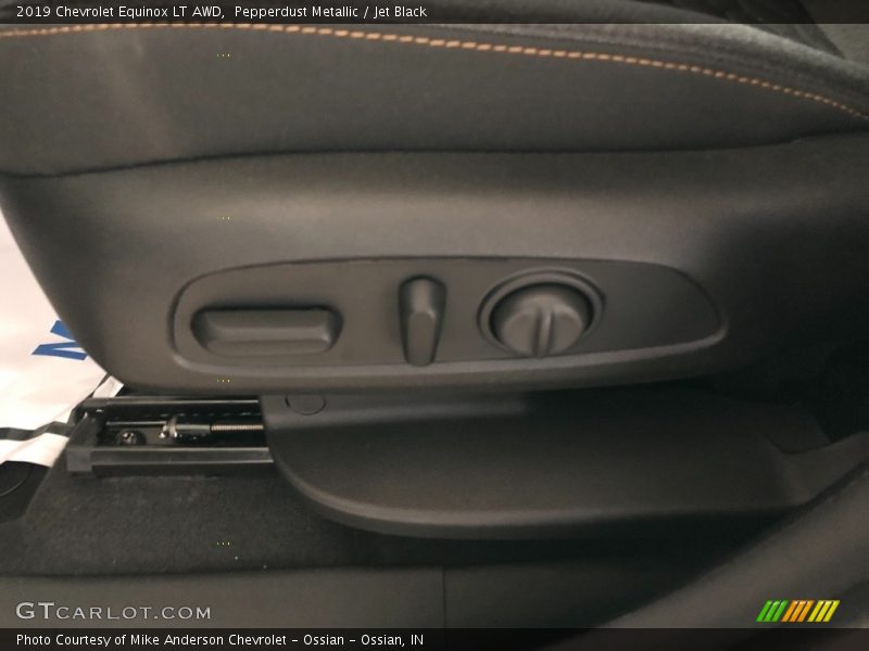 Pepperdust Metallic / Jet Black 2019 Chevrolet Equinox LT AWD