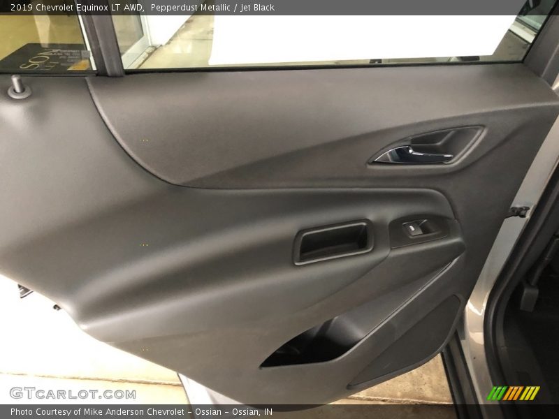 Pepperdust Metallic / Jet Black 2019 Chevrolet Equinox LT AWD