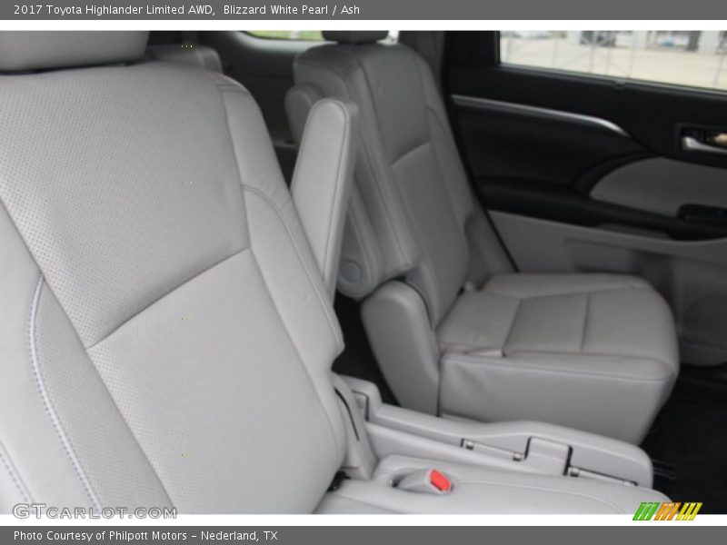 Blizzard White Pearl / Ash 2017 Toyota Highlander Limited AWD