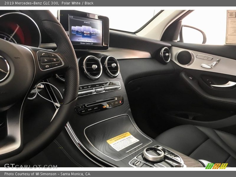 Polar White / Black 2019 Mercedes-Benz GLC 300