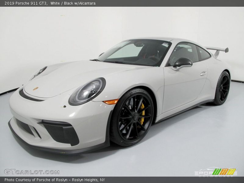 Front 3/4 View of 2019 911 GT3