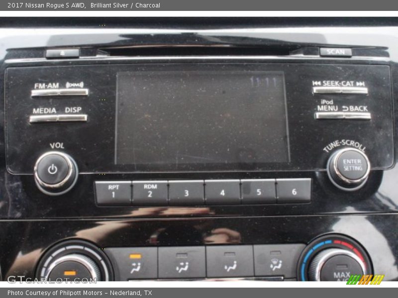 Brilliant Silver / Charcoal 2017 Nissan Rogue S AWD
