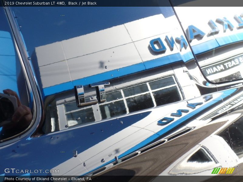 Black / Jet Black 2019 Chevrolet Suburban LT 4WD