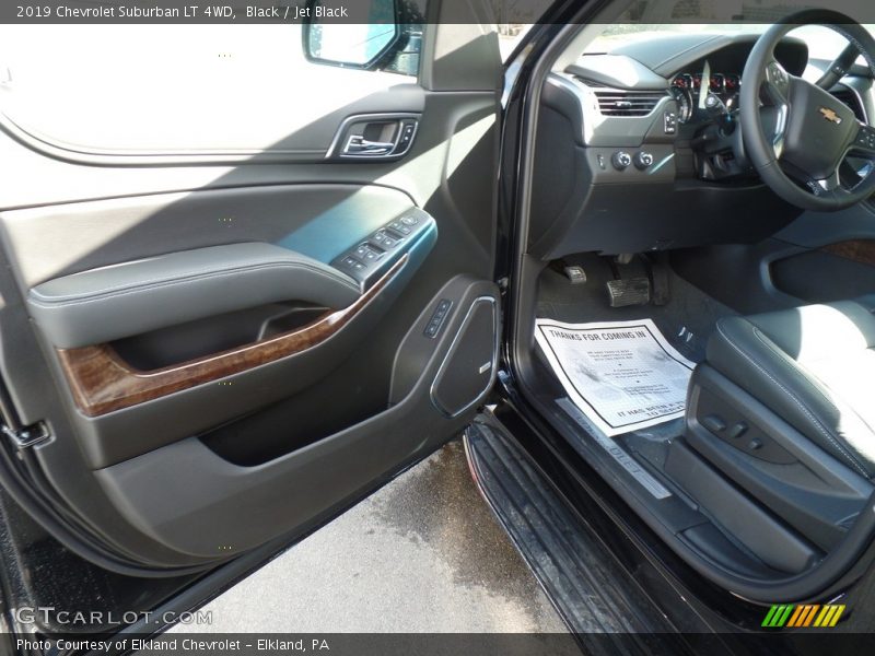 Black / Jet Black 2019 Chevrolet Suburban LT 4WD