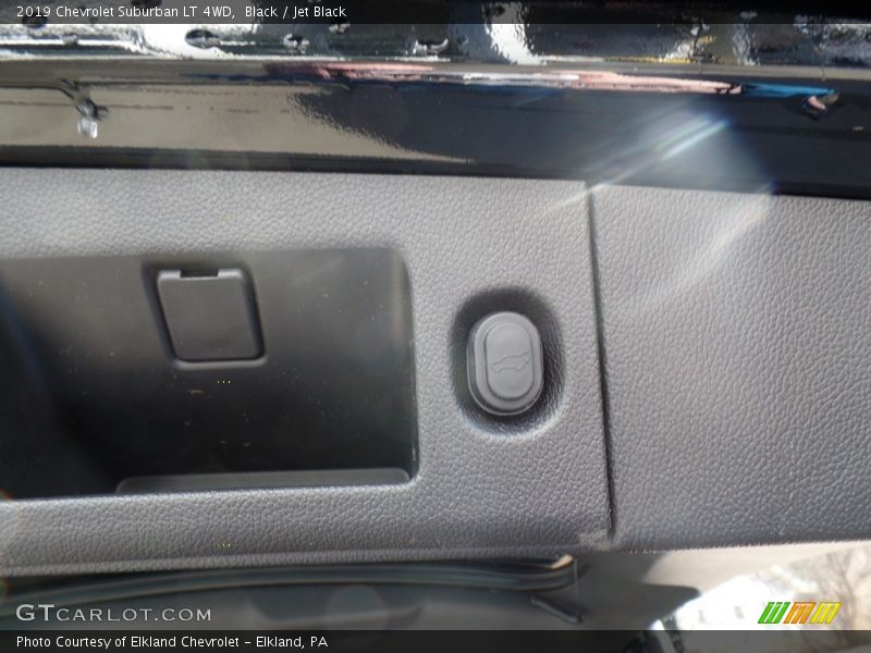 Black / Jet Black 2019 Chevrolet Suburban LT 4WD