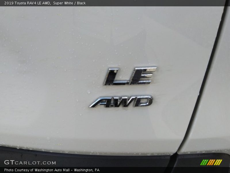 Super White / Black 2019 Toyota RAV4 LE AWD