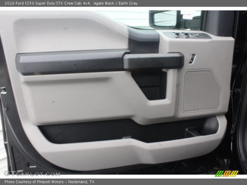 Agate Black / Earth Gray 2019 Ford F250 Super Duty STX Crew Cab 4x4