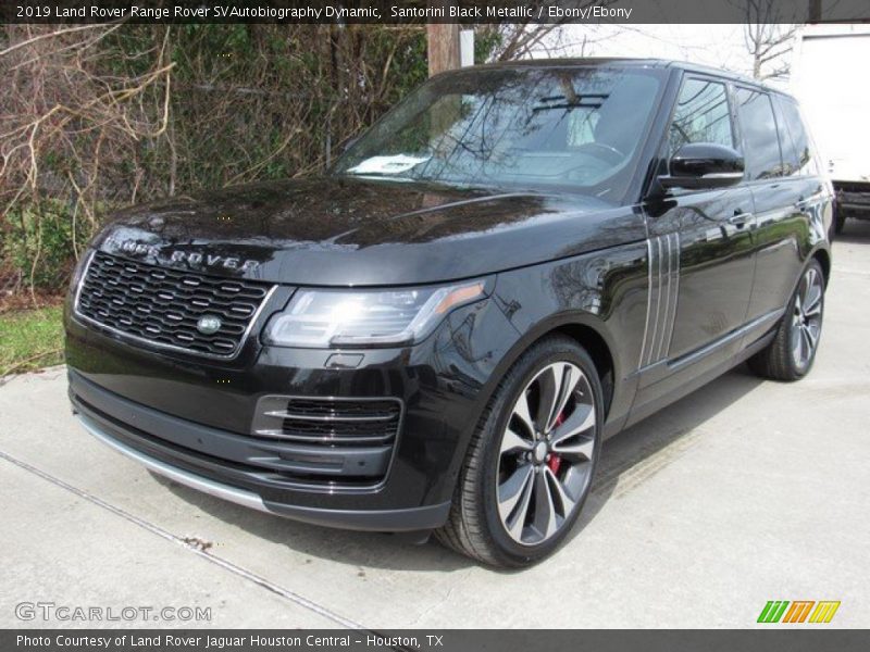 Front 3/4 View of 2019 Range Rover SVAutobiography Dynamic