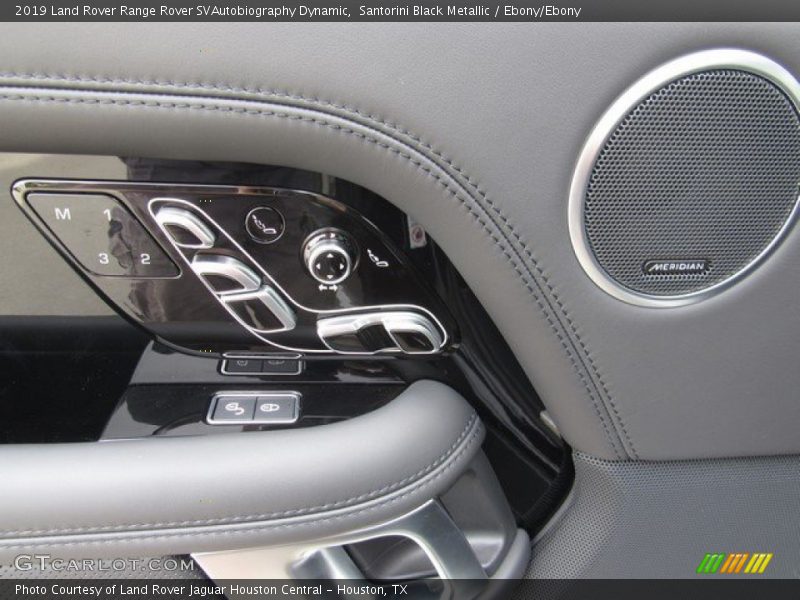 Controls of 2019 Range Rover SVAutobiography Dynamic