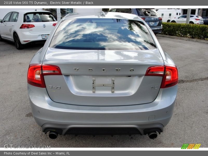 Electric Silver Metallic / Black 2018 Volvo S60 T5 Dynamic