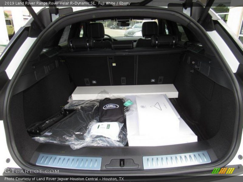 Fuji White / Ebony 2019 Land Rover Range Rover Velar R-Dynamic SE