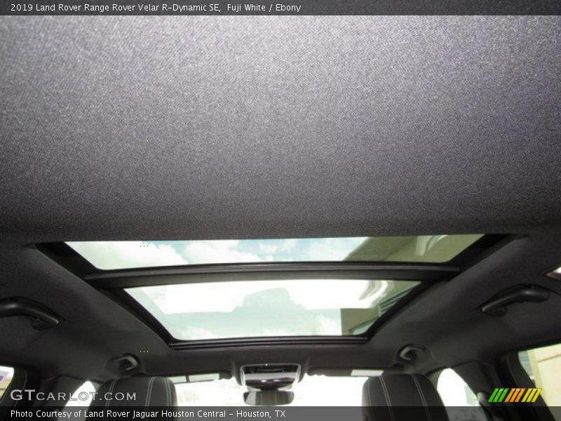 Fuji White / Ebony 2019 Land Rover Range Rover Velar R-Dynamic SE