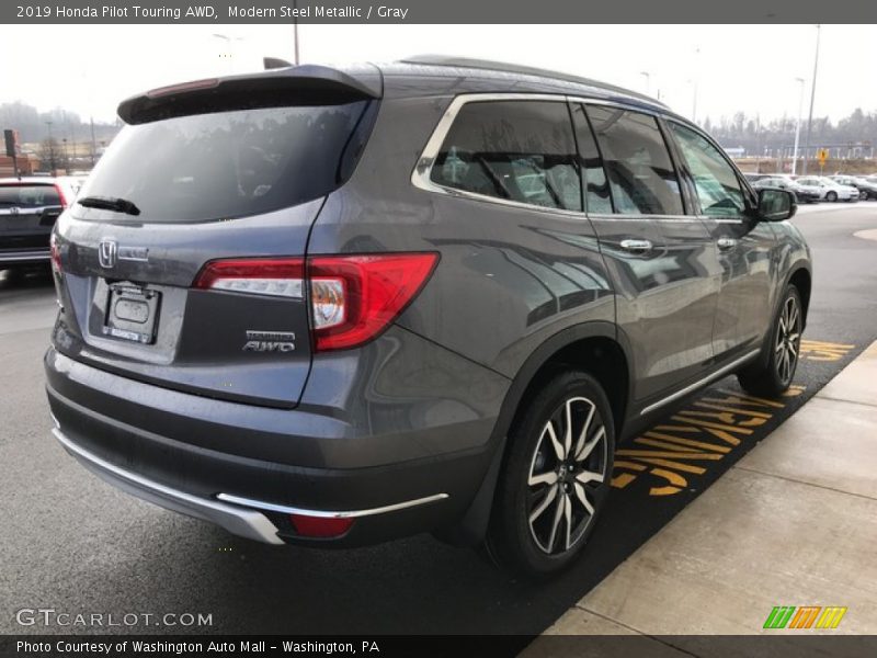Modern Steel Metallic / Gray 2019 Honda Pilot Touring AWD