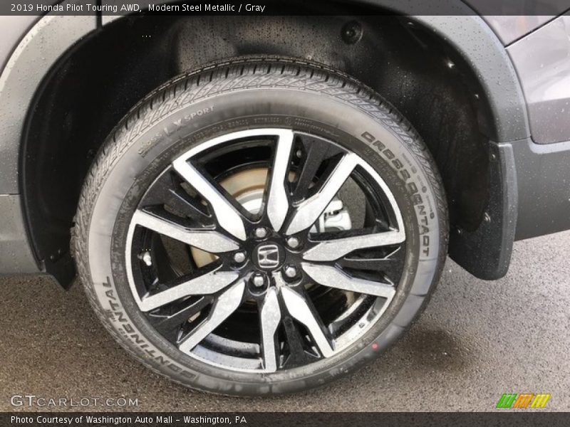 Modern Steel Metallic / Gray 2019 Honda Pilot Touring AWD