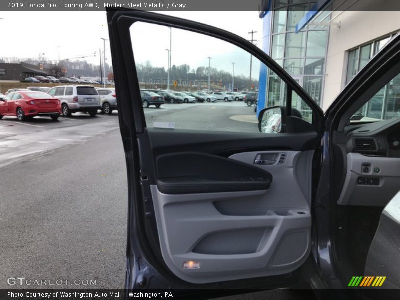 Modern Steel Metallic / Gray 2019 Honda Pilot Touring AWD