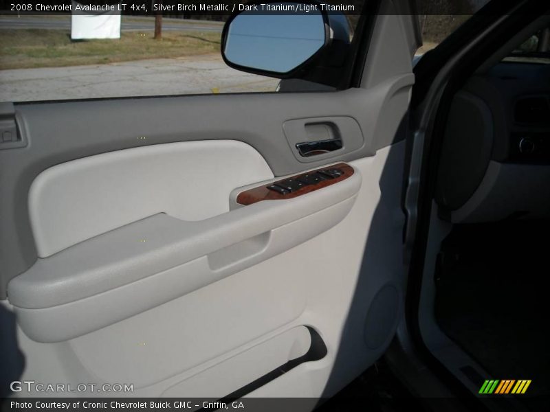 Silver Birch Metallic / Dark Titanium/Light Titanium 2008 Chevrolet Avalanche LT 4x4