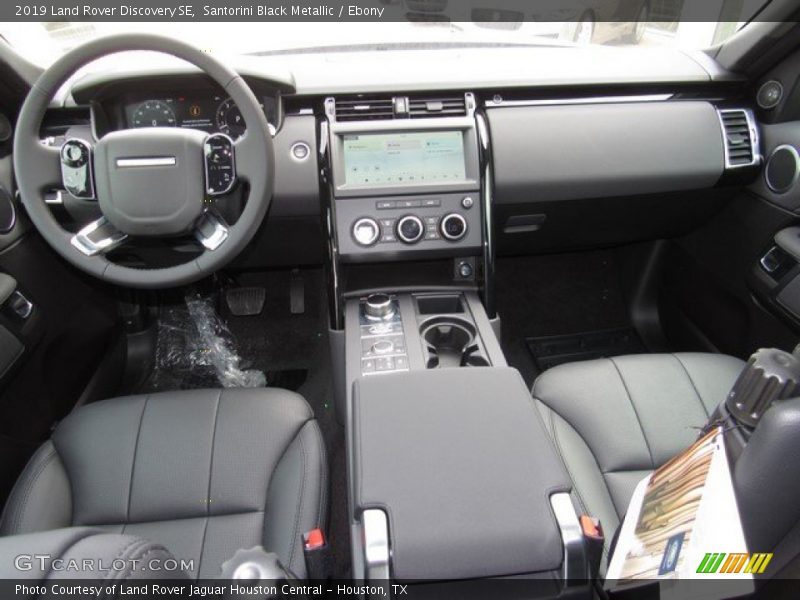 Santorini Black Metallic / Ebony 2019 Land Rover Discovery SE