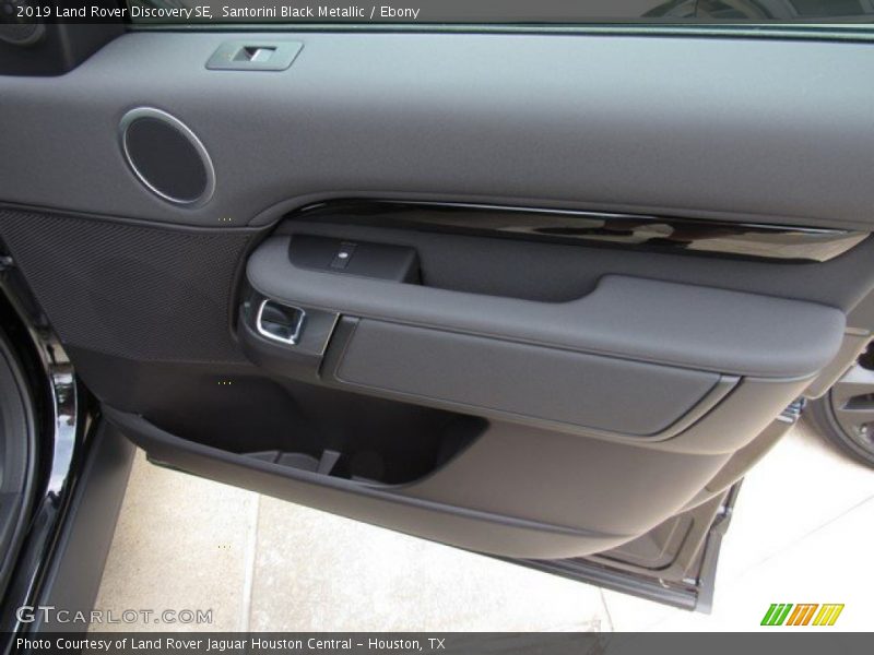 Santorini Black Metallic / Ebony 2019 Land Rover Discovery SE