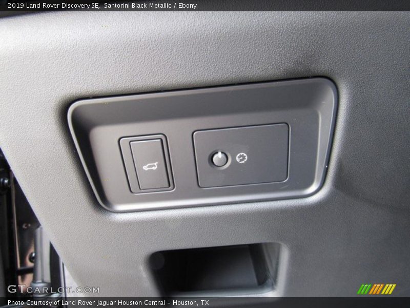 Santorini Black Metallic / Ebony 2019 Land Rover Discovery SE