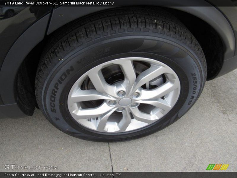 Santorini Black Metallic / Ebony 2019 Land Rover Discovery SE