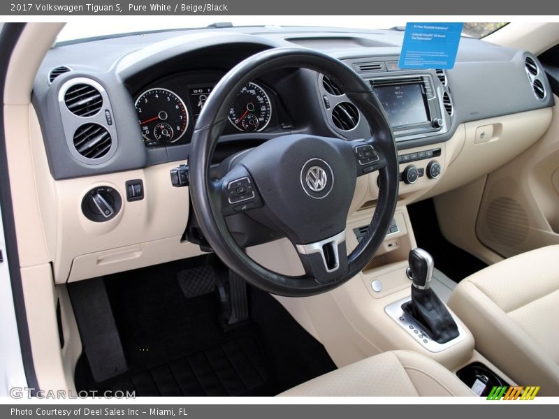Pure White / Beige/Black 2017 Volkswagen Tiguan S