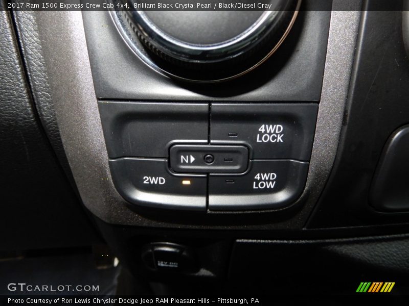 Brilliant Black Crystal Pearl / Black/Diesel Gray 2017 Ram 1500 Express Crew Cab 4x4
