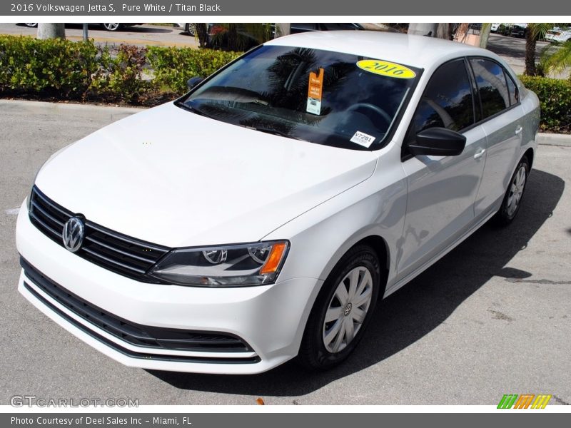 Pure White / Titan Black 2016 Volkswagen Jetta S