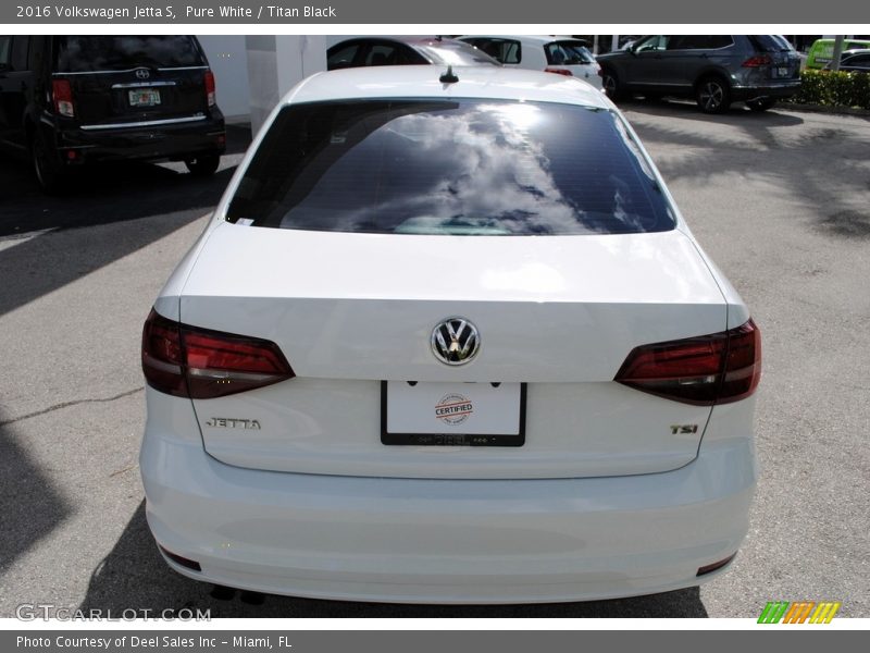 Pure White / Titan Black 2016 Volkswagen Jetta S