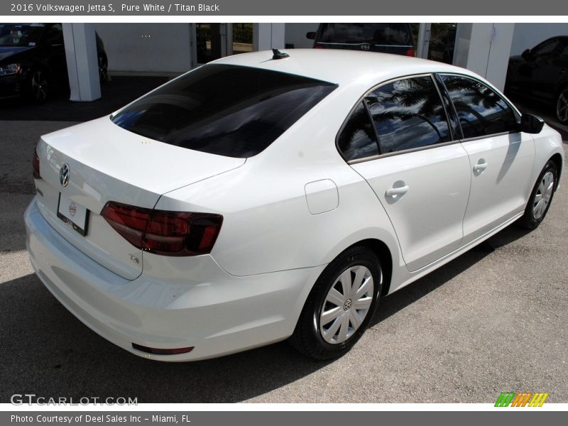 Pure White / Titan Black 2016 Volkswagen Jetta S