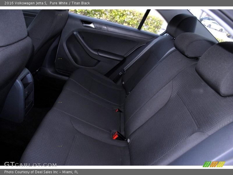 Pure White / Titan Black 2016 Volkswagen Jetta S