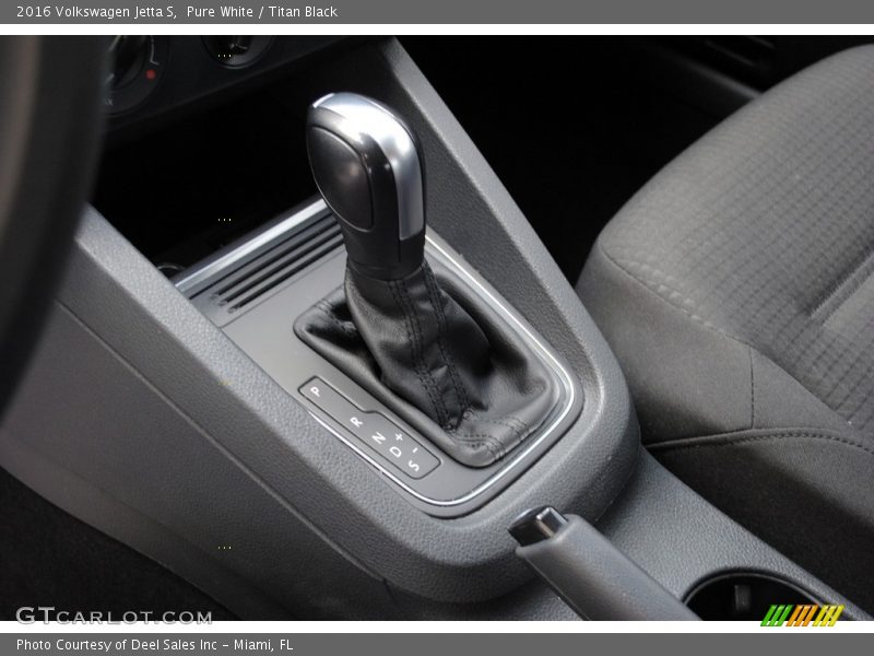 Pure White / Titan Black 2016 Volkswagen Jetta S