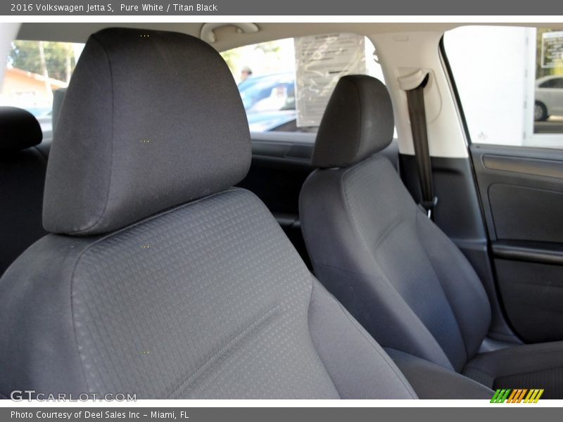 Pure White / Titan Black 2016 Volkswagen Jetta S