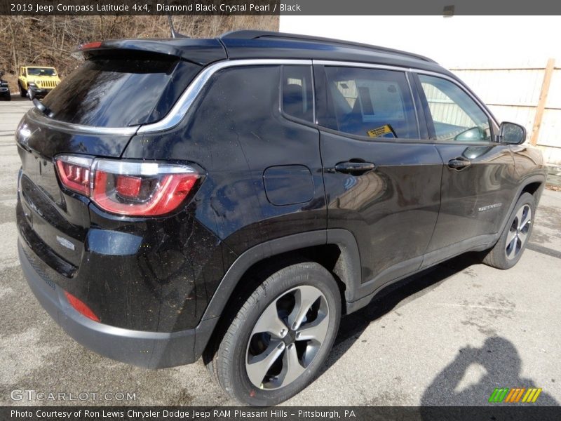 Diamond Black Crystal Pearl / Black 2019 Jeep Compass Latitude 4x4