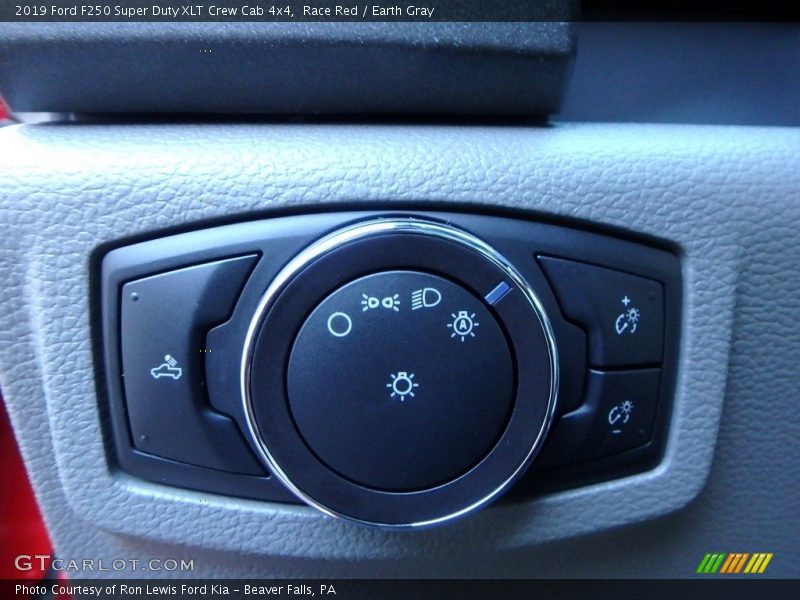 Controls of 2019 F250 Super Duty XLT Crew Cab 4x4