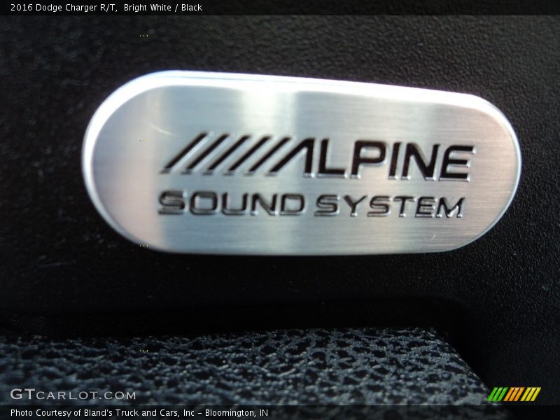 Bright White / Black 2016 Dodge Charger R/T