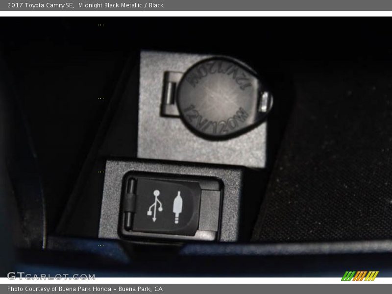 Midnight Black Metallic / Black 2017 Toyota Camry SE