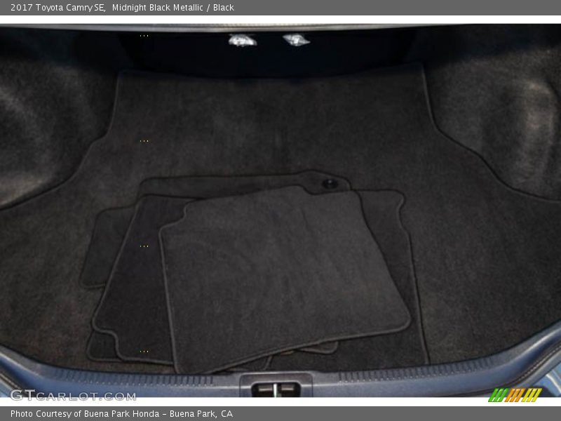Midnight Black Metallic / Black 2017 Toyota Camry SE