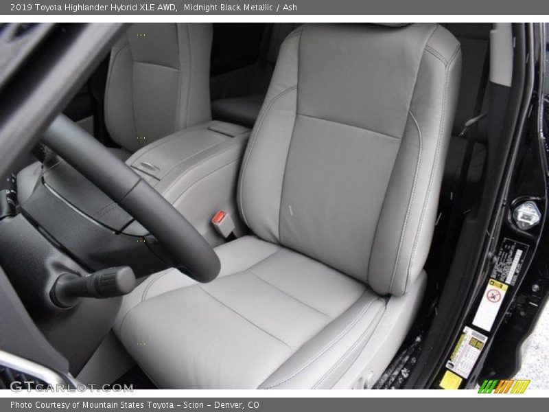 Midnight Black Metallic / Ash 2019 Toyota Highlander Hybrid XLE AWD
