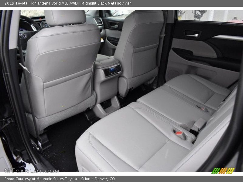 Midnight Black Metallic / Ash 2019 Toyota Highlander Hybrid XLE AWD